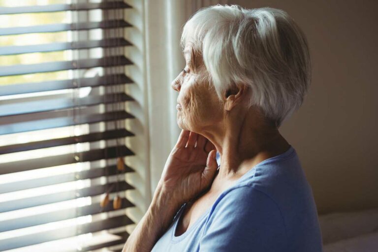 Solitude chez les personnes âgées causes conséquences et solutions