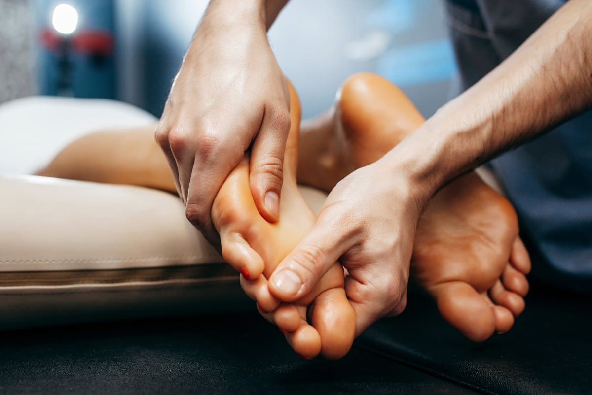 Comment soigner les pieds gonflés chez un senior ?