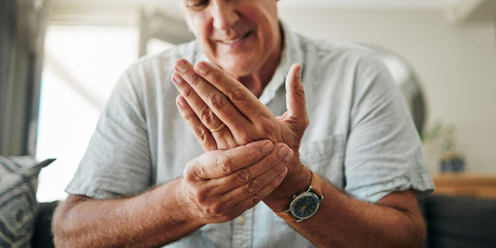 Hommes souffrant d'arthrose des mains