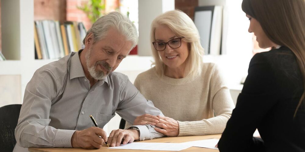 Personne gérant les affaires personnelles et le patrimoine de son proche grâce à l'habilitation familiale