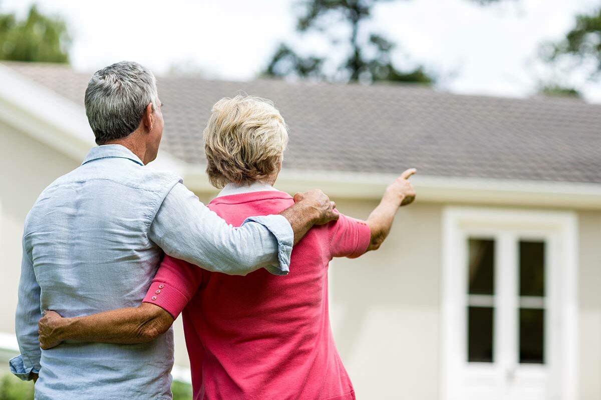 Seniors avec leur maison en viager