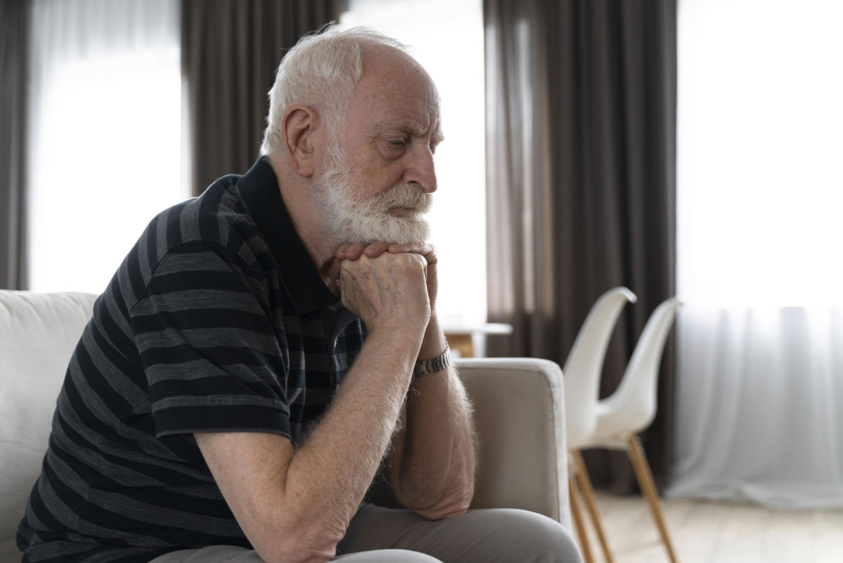 Sans-titre-2 Senior ayant des symptômes de sénilité